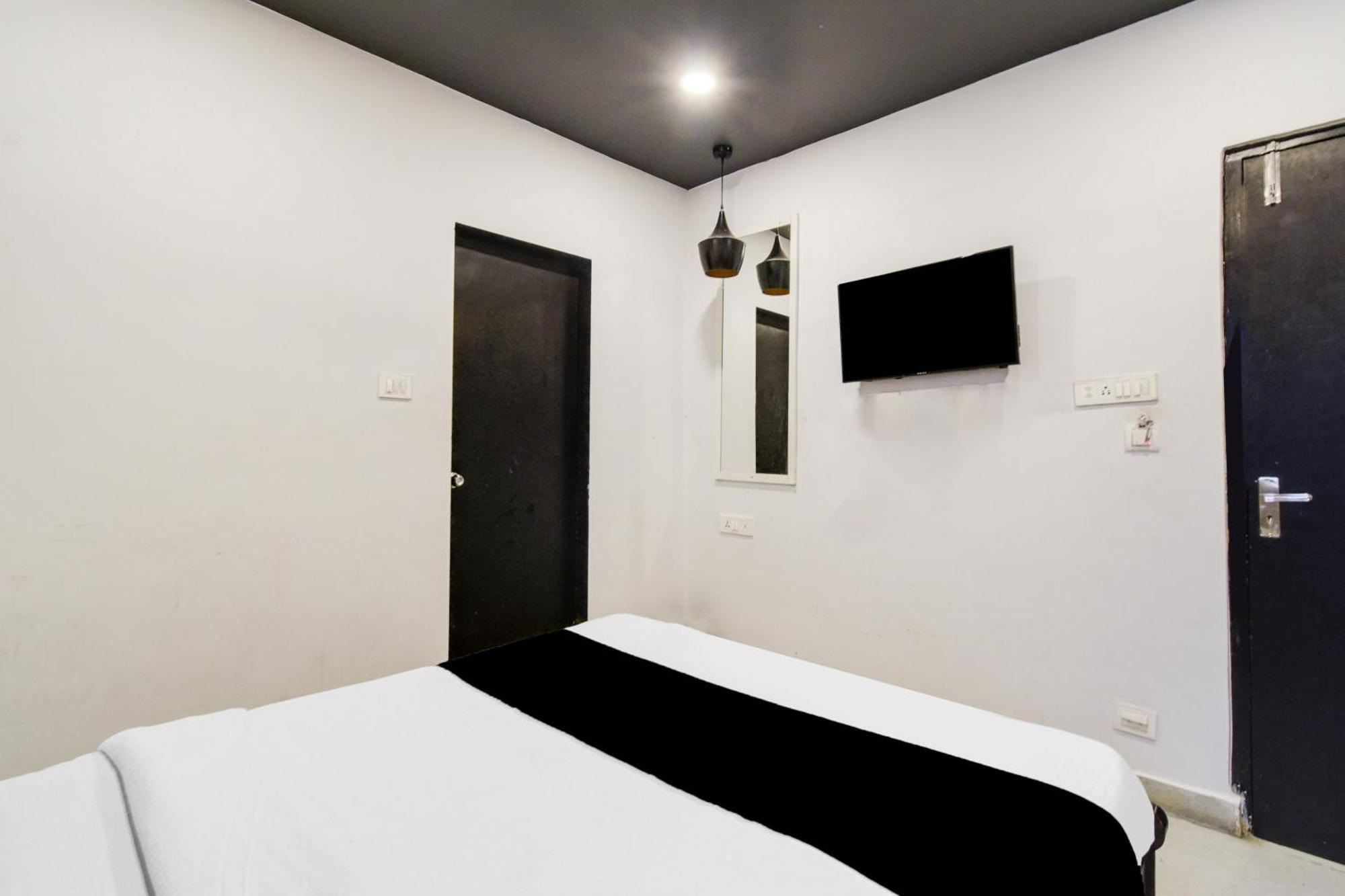ホテル Super Townhouse Alwal Road Trimulgherry エクステリア 写真